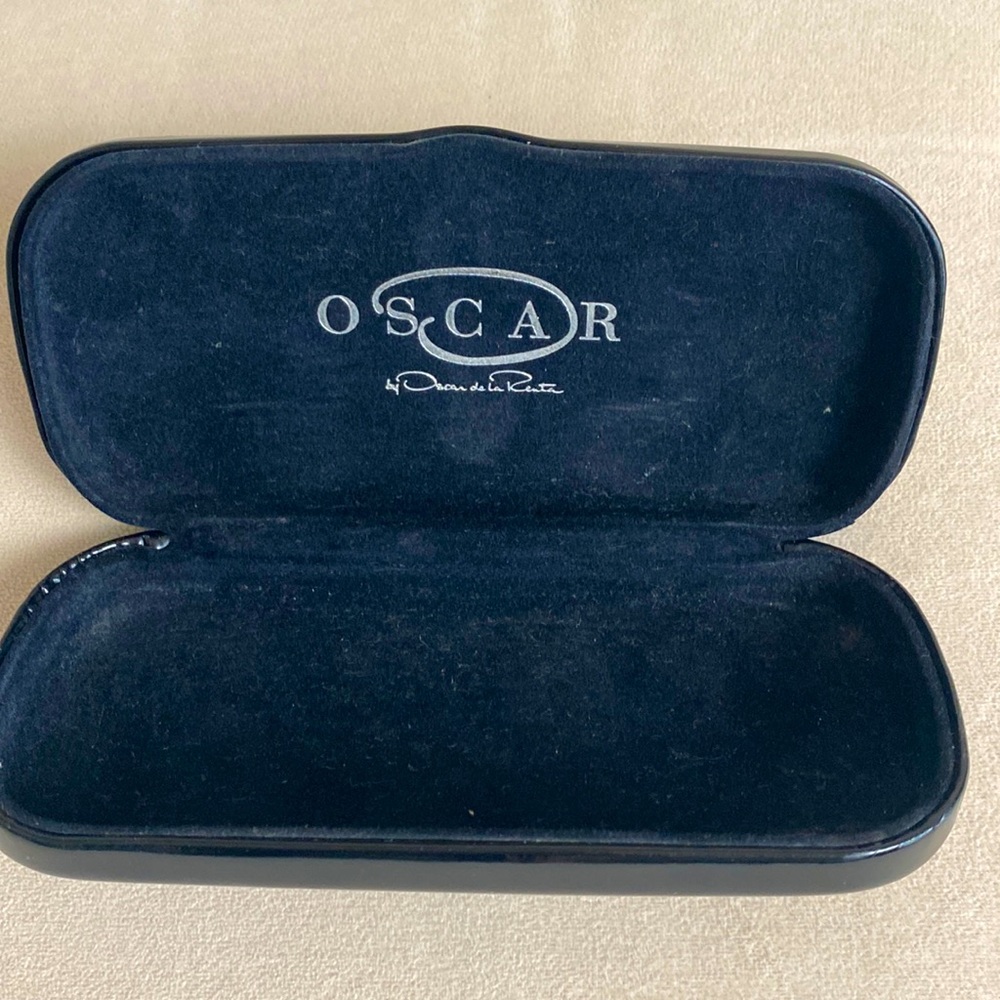 Oscar de la renta glasses CASE